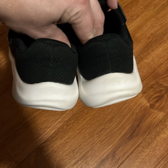 Boys tennis shoes - Picture 3 of 7